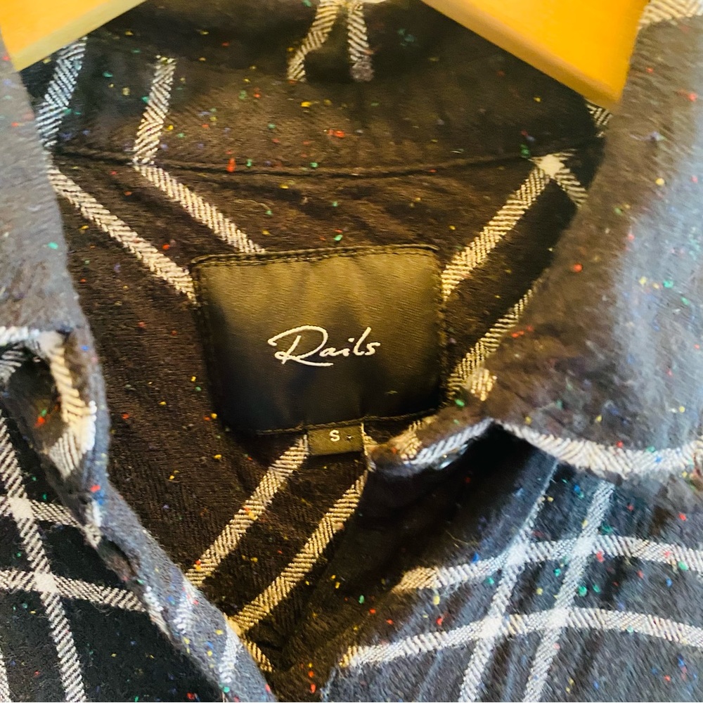 Rails Speckled Black Hunter Flannel Button Front Top - Picture 4 of 6